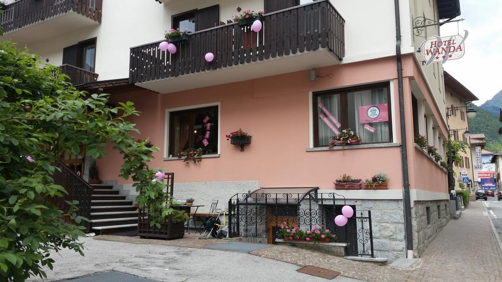 Hotel Wanda Pinzolo Exterior photo