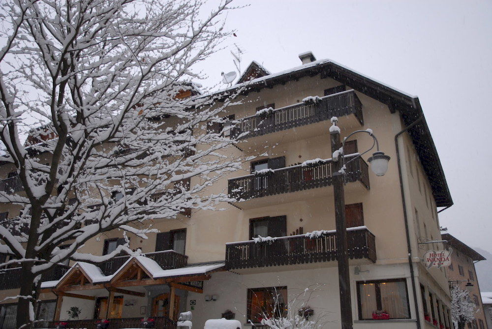 Hotel Wanda Pinzolo Exterior photo